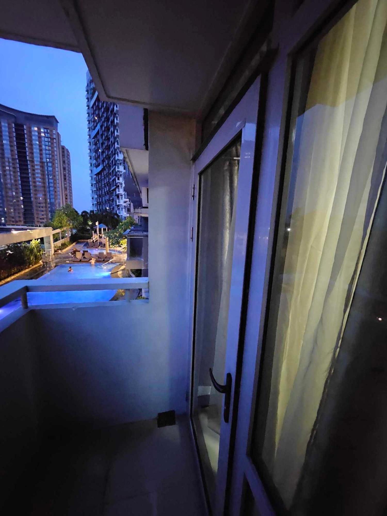Cubao Manhattan Heights Unit 5A Tower C 奎松市 外观 照片