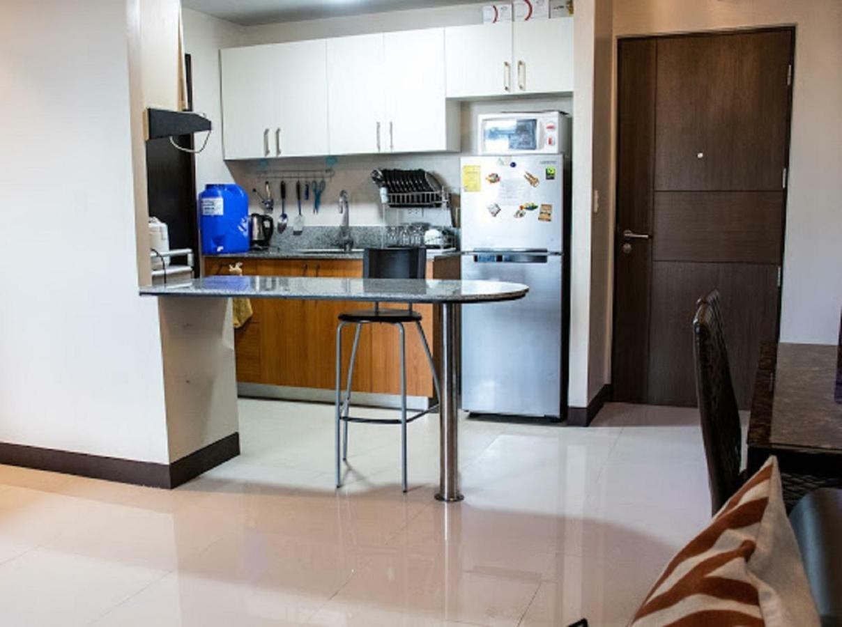 Cubao Manhattan Heights Unit 5A Tower C 奎松市 外观 照片